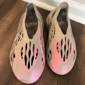 Yeezy foam runner size 7 boys fits a size 9 women Yeezy | Shoes | Yeezy Foam Runner Size 7 Boys Fits A Size 9  main image 2